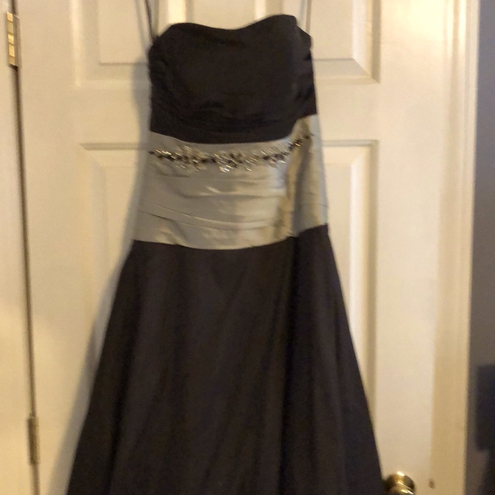 Elegant black silver strapless prom gown w/ stunning accents, sz 8 Night Moves